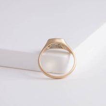 Load image into Gallery viewer, Small face signet ring with black and baguette diamond