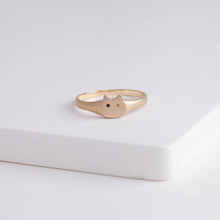 Load image into Gallery viewer, Sapphire odd eye cat signet