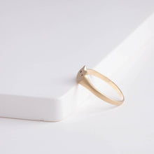 Load image into Gallery viewer, Sapphire odd eye cat signet