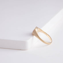 Load image into Gallery viewer, Small happy face signet ring