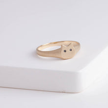 Load image into Gallery viewer, Black diamond cat signet ring