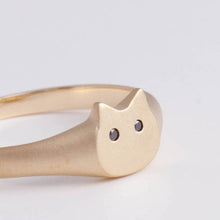Load image into Gallery viewer, Black diamond cat signet ring
