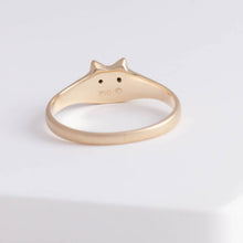 Load image into Gallery viewer, Black diamond cat signet ring