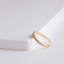 Load image into Gallery viewer, Black diamond cat signet ring