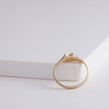 Load image into Gallery viewer, Black diamond cat signet ring