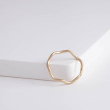 Load image into Gallery viewer, Smooth waves ring