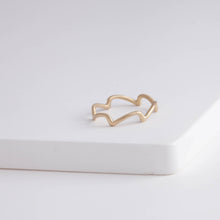 Load image into Gallery viewer, Slanted waves ring