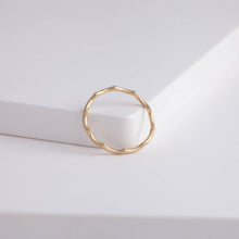 Load image into Gallery viewer, Pointed wavelets ring