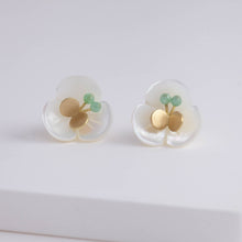 Load image into Gallery viewer, Plum flower emerald butterfly earrings