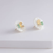 Load image into Gallery viewer, Daisy emerald butterfly earrings