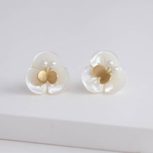 Load image into Gallery viewer, Plum flower pearl butterfly earrings
