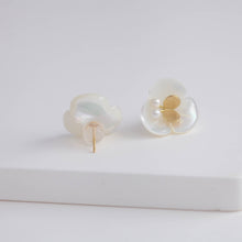 Load image into Gallery viewer, Plum flower pearl butterfly earrings