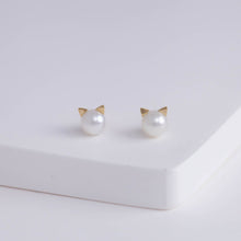 Load image into Gallery viewer, Cat akoya pearl stud
