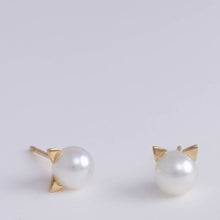 Load image into Gallery viewer, Cat akoya pearl stud