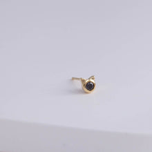 Load image into Gallery viewer, Cat black diamond stud