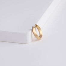 Load image into Gallery viewer, Shape round earring