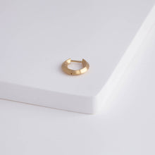 Load image into Gallery viewer, Shape round earring