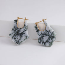 Load image into Gallery viewer, Crest white moss agate Acanthus earrings