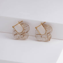 Load image into Gallery viewer, Crest rutilated quartz Lily earrings