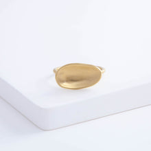 Load image into Gallery viewer, Gold petal ring
