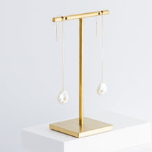 Load image into Gallery viewer, Petal single diamond drop earrings - Kolekto