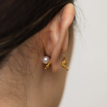 Load image into Gallery viewer, Bunny through earring - Kolekto