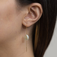 Load image into Gallery viewer, Petal single diamond drop earrings - Kolekto