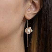 Load image into Gallery viewer, Petal triple pearl drop earrings - Kolekto