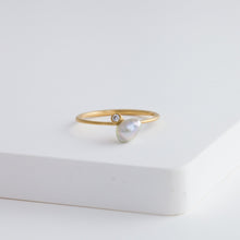 Load image into Gallery viewer, Baby Akoya pearl single pearl diamond ring - Kolekto