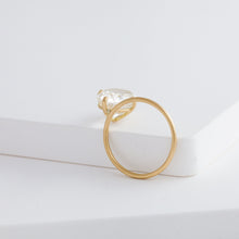Load image into Gallery viewer, Fall in drop rutilated quartz ring - Kolekto