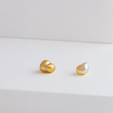 Load image into Gallery viewer, Kidney single gold pearl stud - Kolekto