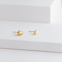 Load image into Gallery viewer, Kidney single gold pearl stud - Kolekto