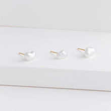 Load image into Gallery viewer, Kidney single white pearl stud - Kolekto