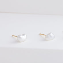 Load image into Gallery viewer, Kidney single white pearl stud - Kolekto