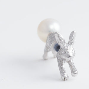 Bunny through earring (rhodium plated silver)