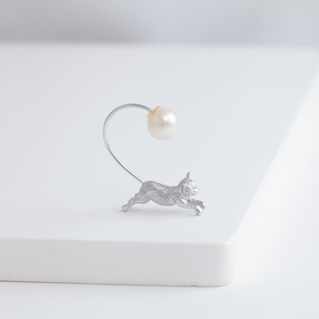 Cat tail earring (rhodium plated silver)