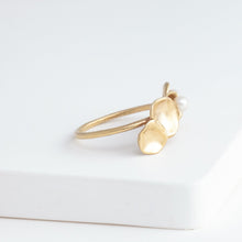 Load image into Gallery viewer, Gold petal four petal ring with pearls
