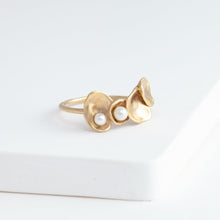 Load image into Gallery viewer, Gold petal four petal ring with pearls
