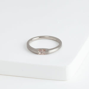 Unite ring with brownish pink diamond