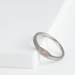 Unite ring with brownish pink diamond