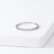 Load image into Gallery viewer, Repeat small oval ring - white gold
