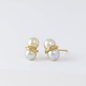 Medium twin pearl earrings