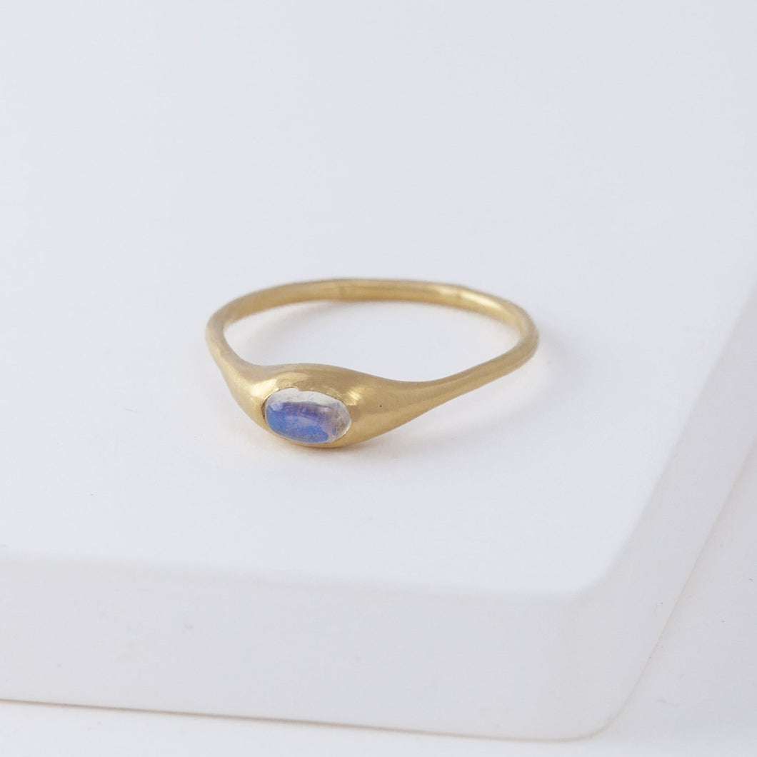 Yui moonstone ring