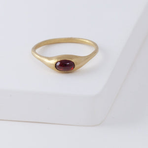 Yui garnet ring