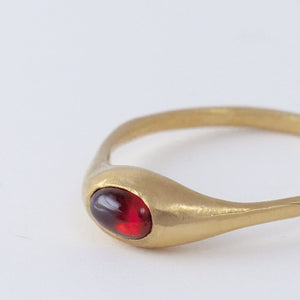 Yui garnet ring