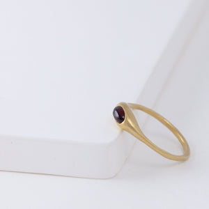 Yui garnet ring