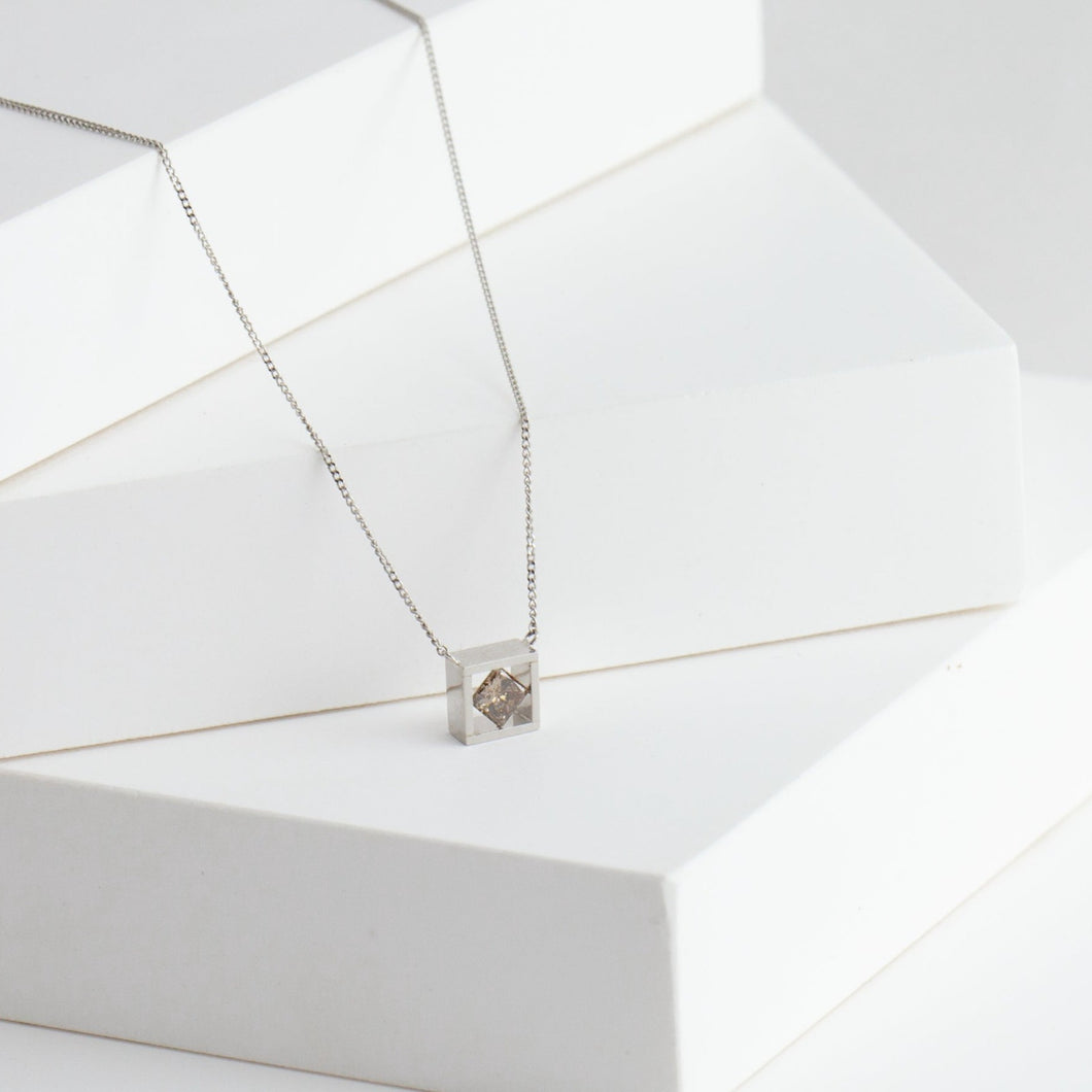 Position platinum brown diamond necklace (No. 2734)