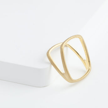 Syami frame ring with diamond