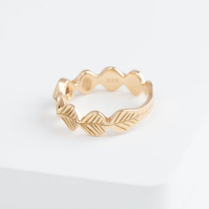 Leaf milgrain rose gold ring with diamond