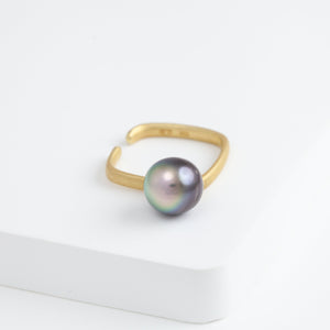 Syami hanging tahitian pearl ear cuff
